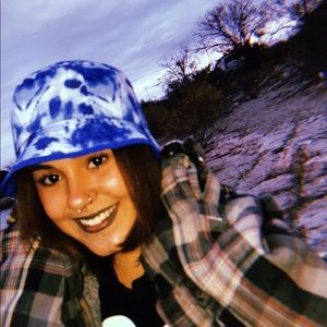 Meet your Posher, Maya